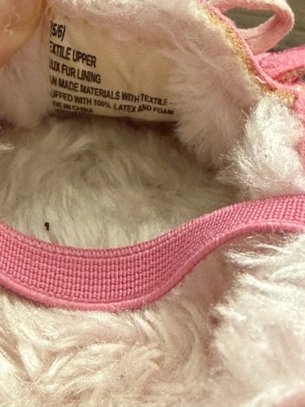 Toddler Girls Pink Fuzzy Slippers Size 5/6 Bow Moccasin Cozy Cute Ballet Style - Picture 8 of 8